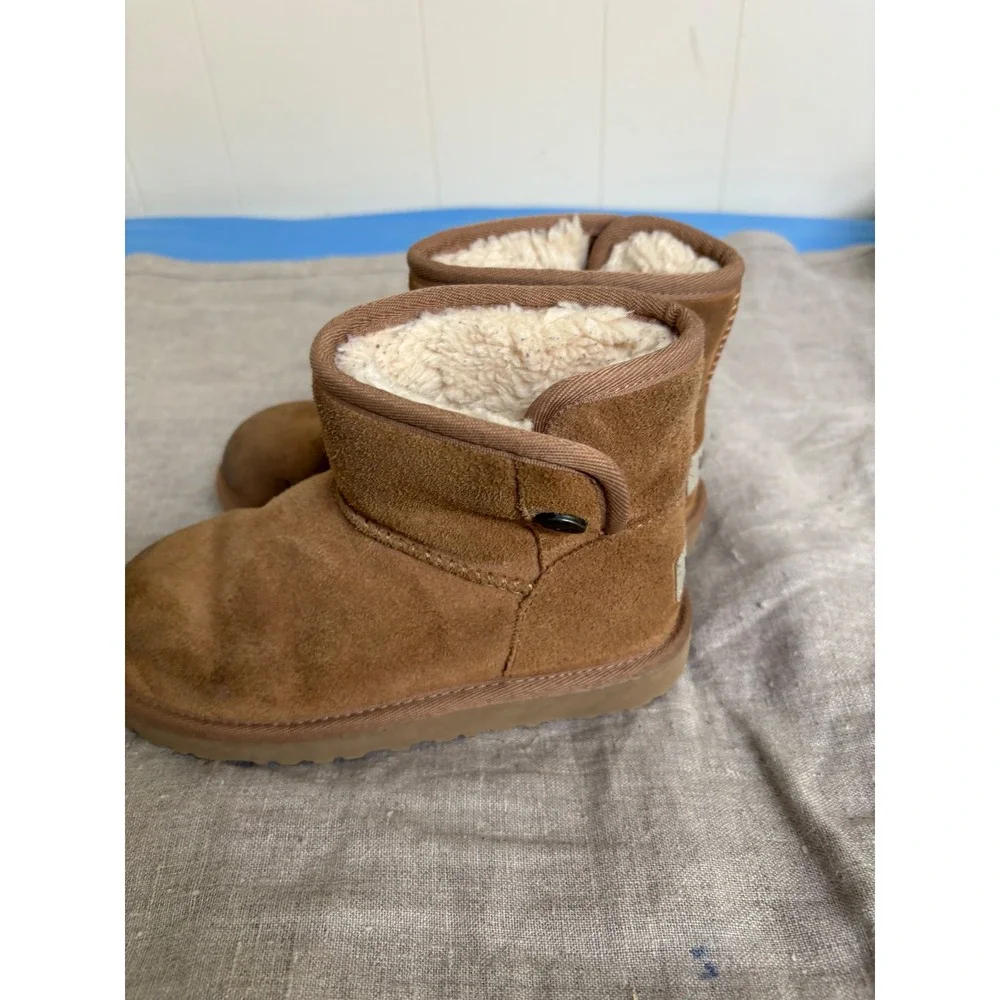 UGG Kids Classic Mini II Chestnut Brown Suede Sheepskin Boots Size‎ 13 111889K